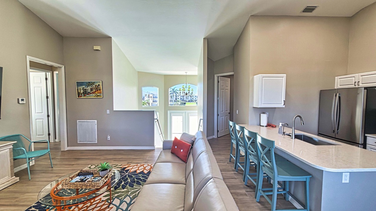 Photo of Livingroom in Mid Island