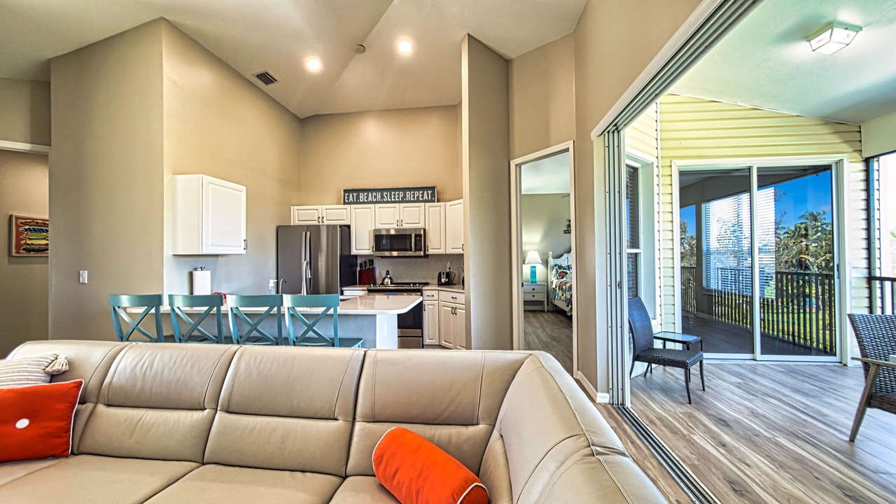 Photo of Livingroom in Mid Island
