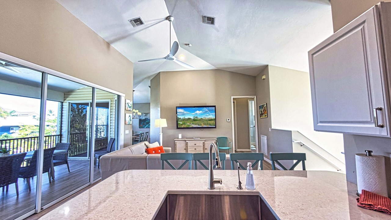 Photo of Livingroom in Mid Island