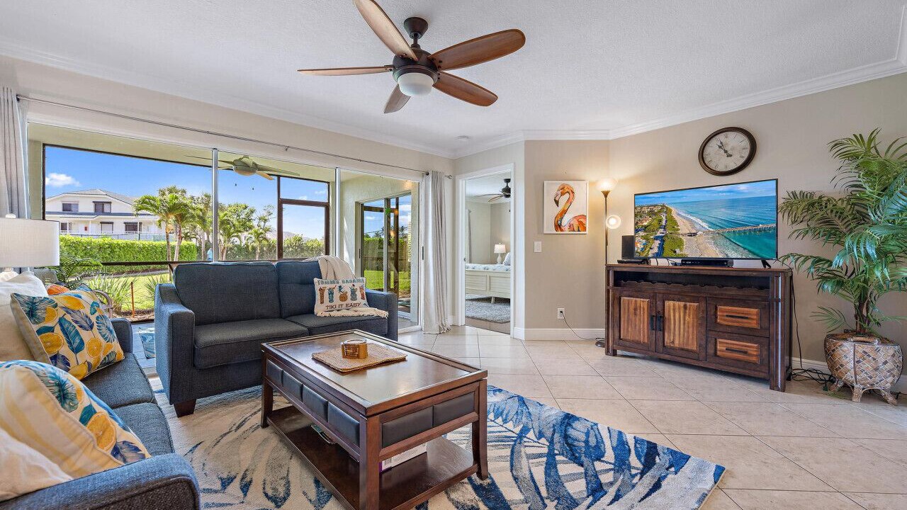 Photo of Livingroom in Jupiter Bay