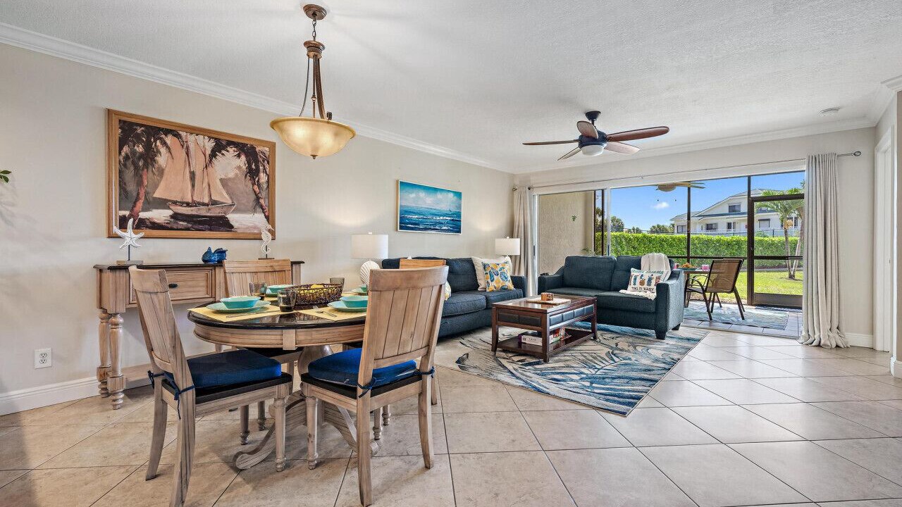 Photo of Livingroom in Jupiter Bay