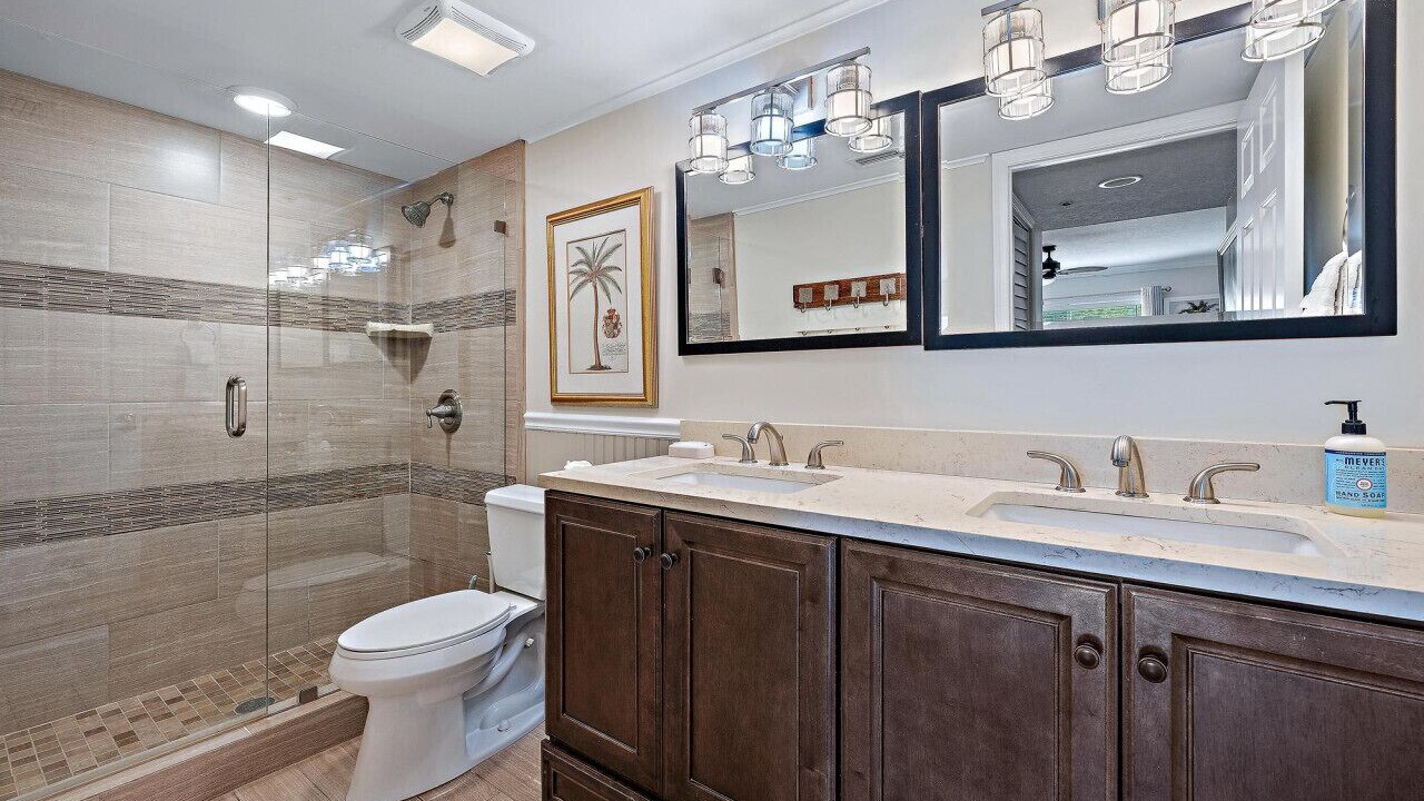 Photo of Bathroom in Jupiter Bay