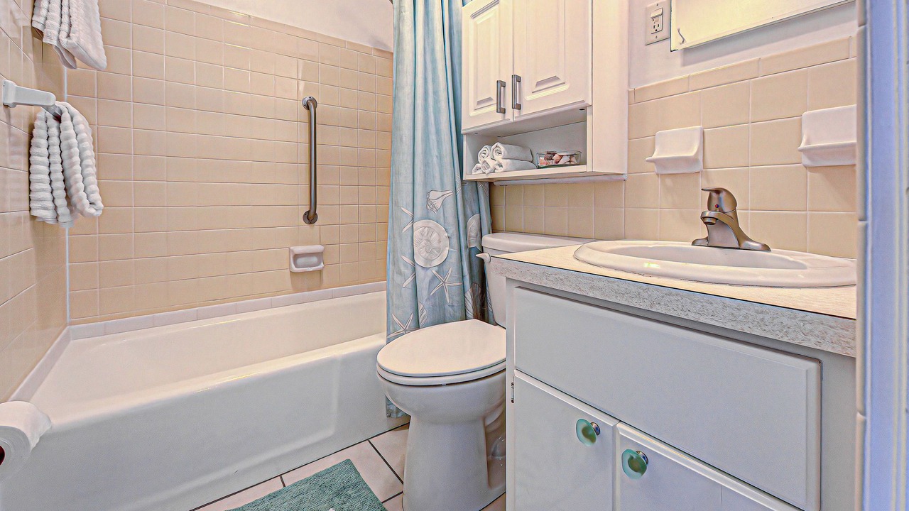 Photo of Bathroom in Golden Beach