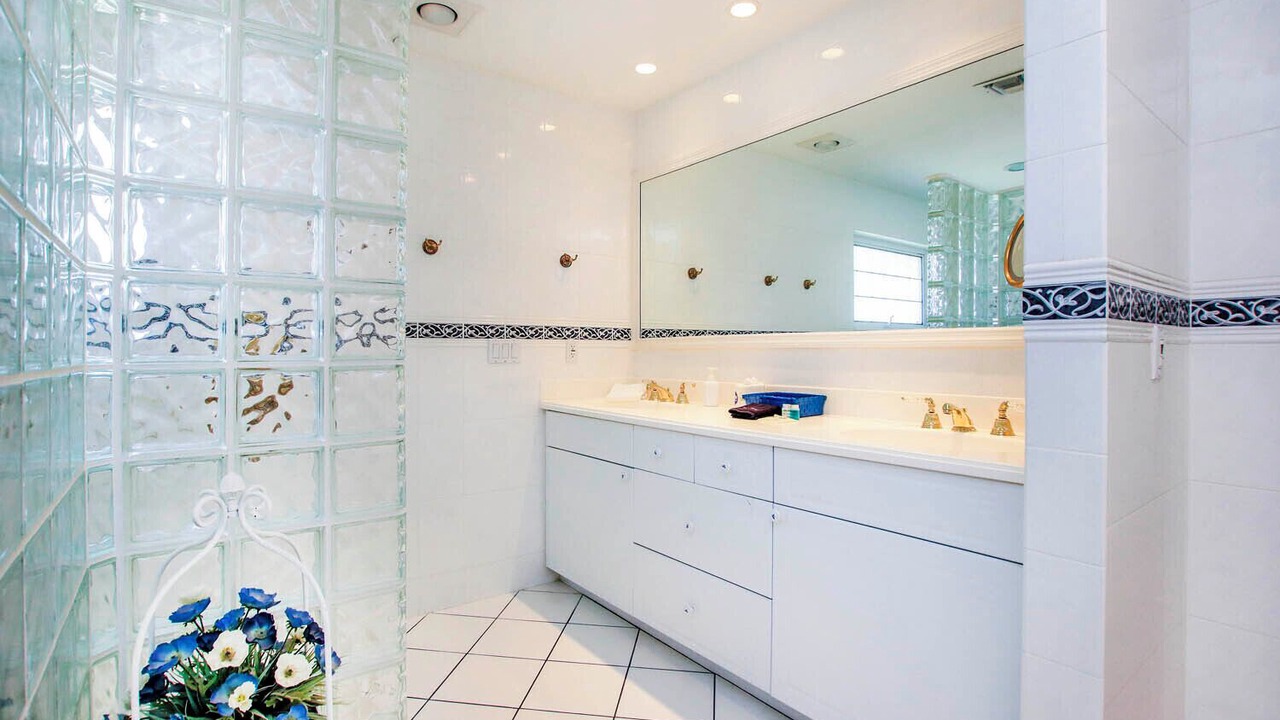 Photo of Bathroom in The Dunes