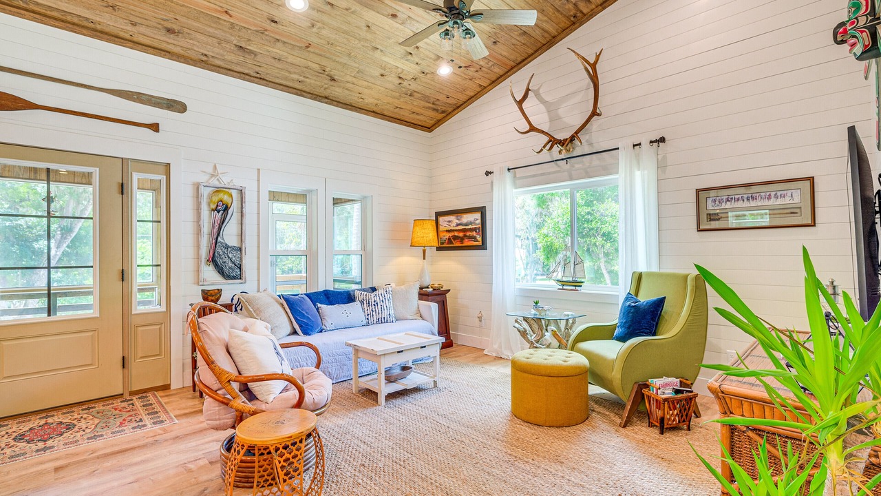Photo of Livingroom in Yankeetown