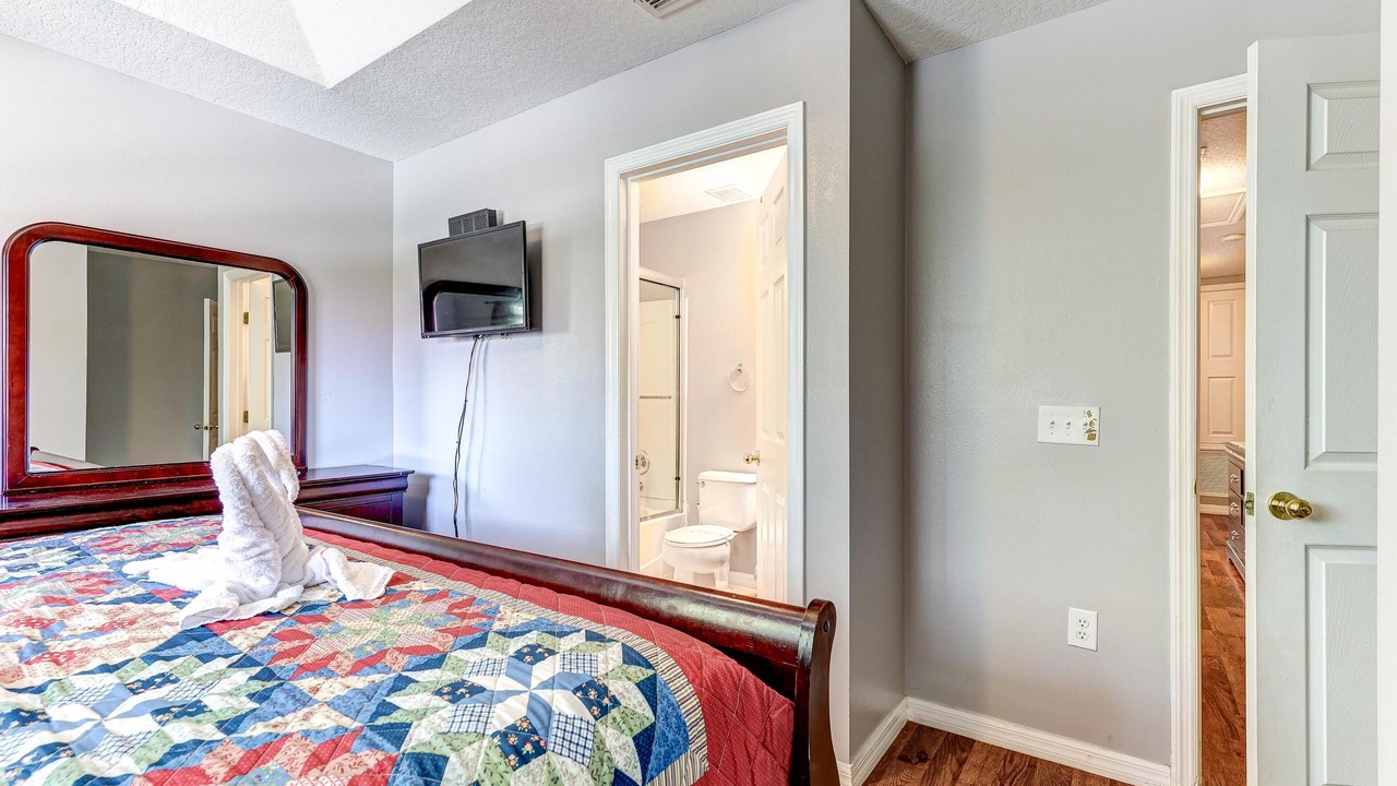 Photo of Bedroom in Crestwynd Bay