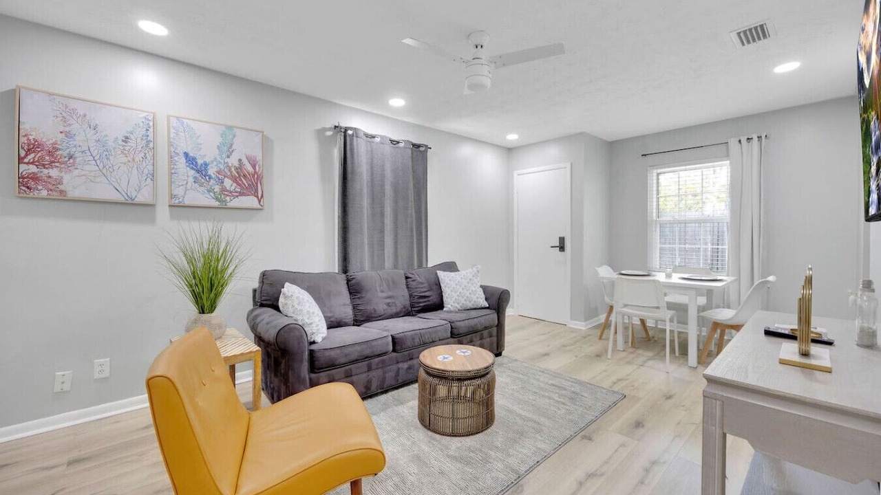 Photo of Livingroom in Jacksonville