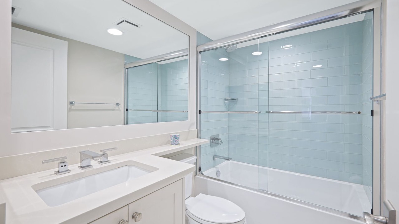 Photo of Bathroom in Park Shore