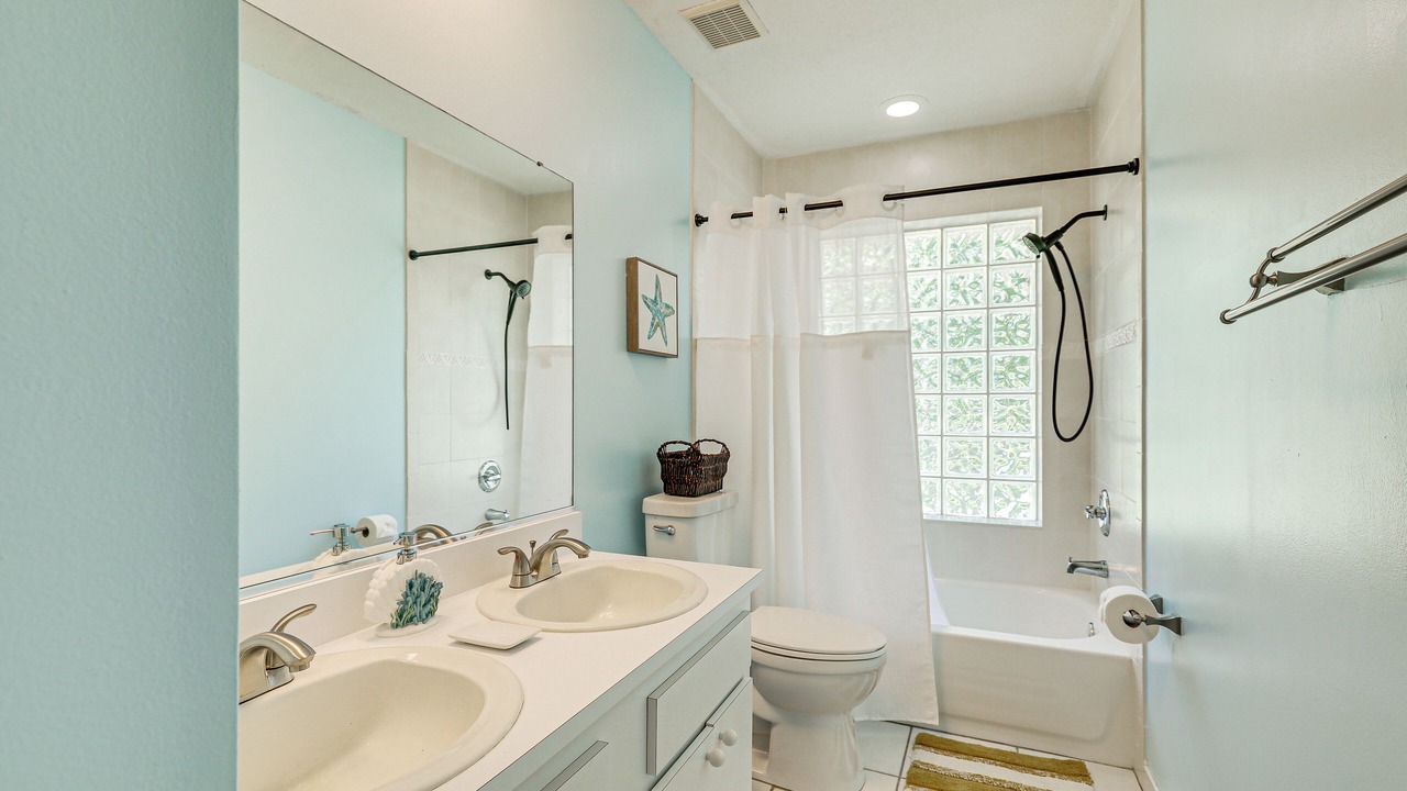 Photo of Bathroom in Valrico