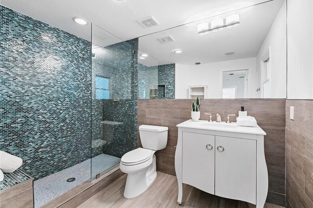 Photo of Bathroom in Hendricks and Venice Isles