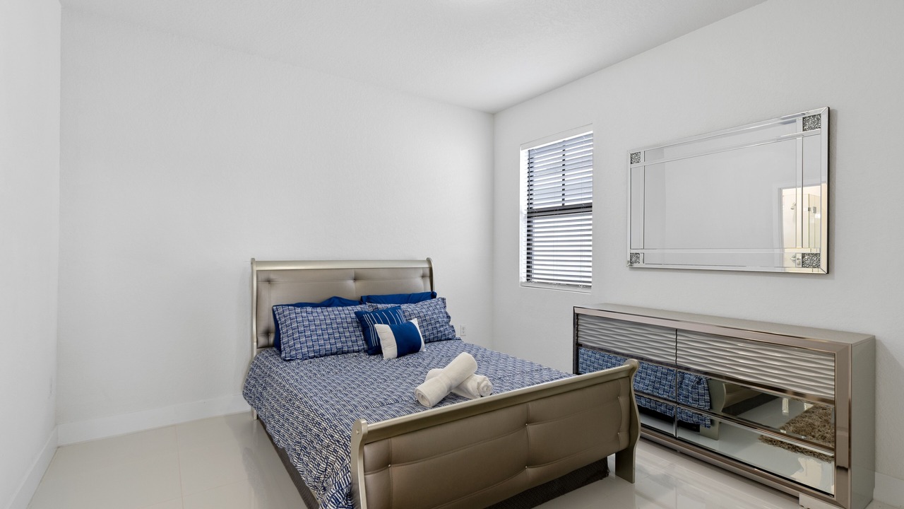 Photo of Bedroom in Ludlam