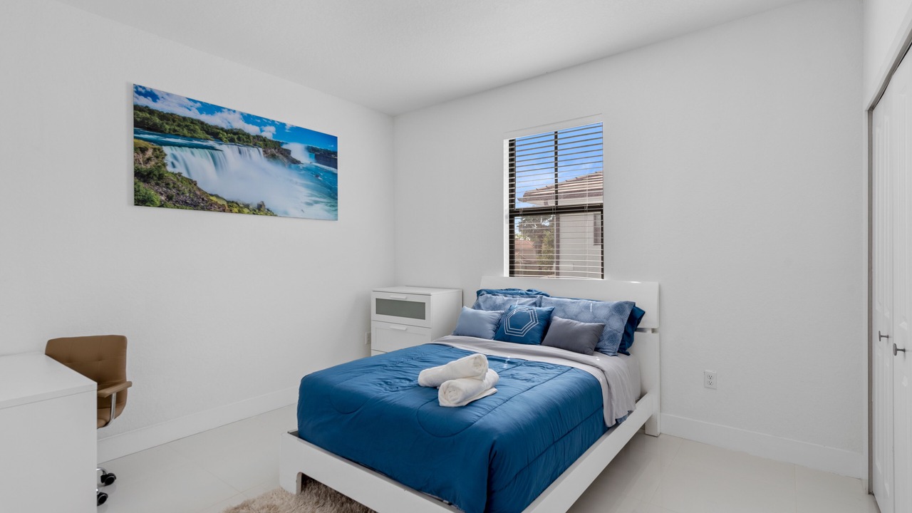 Photo of Bedroom in Ludlam