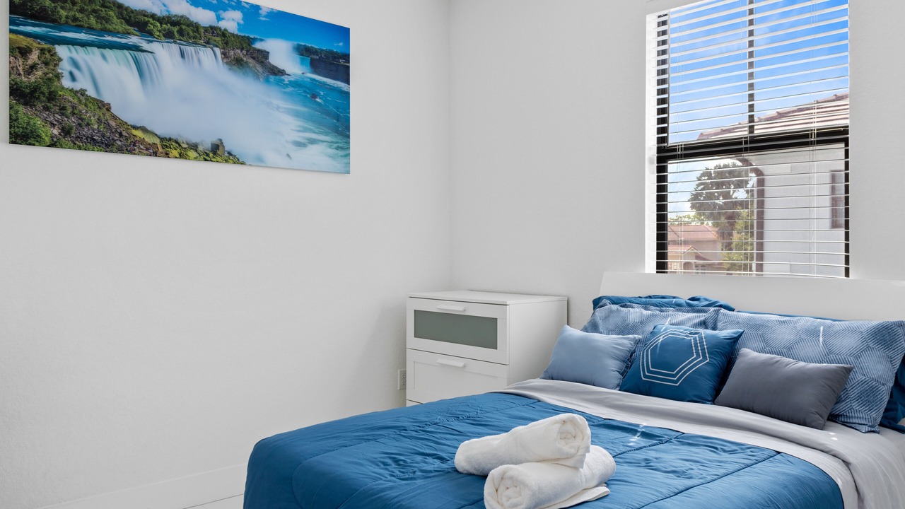 Photo of Bedroom in Ludlam