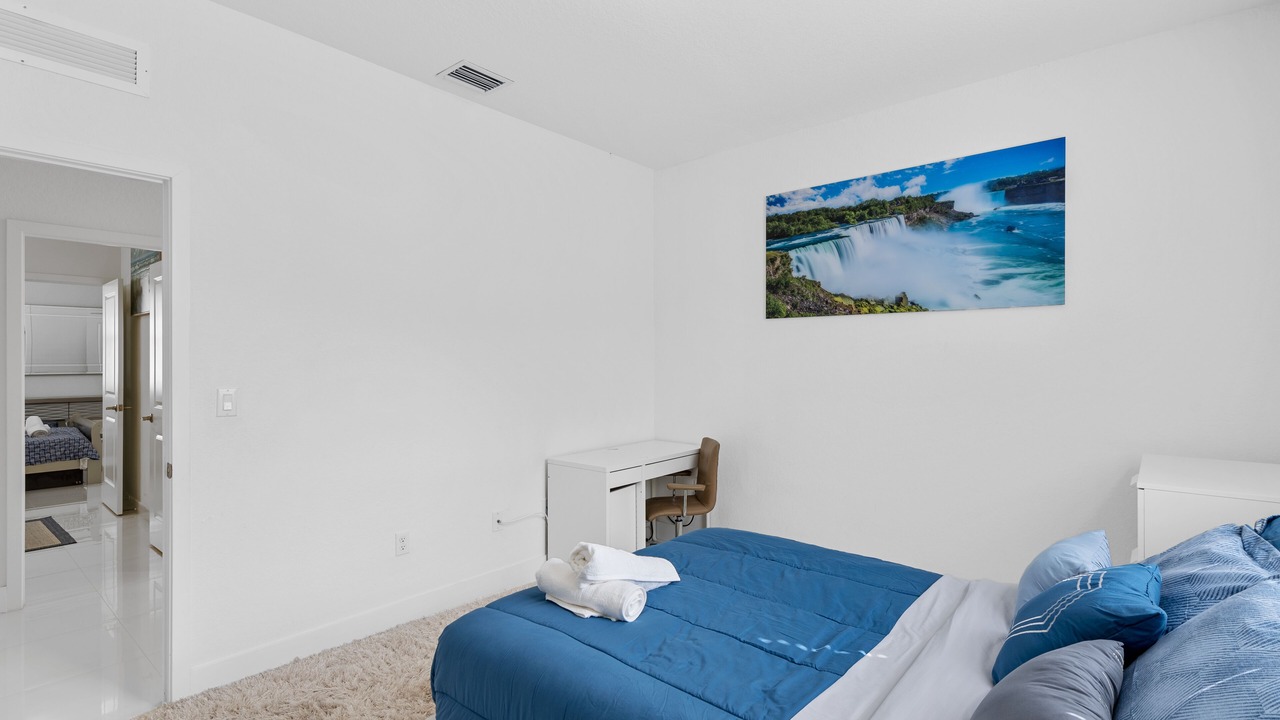 Photo of Bedroom in Ludlam