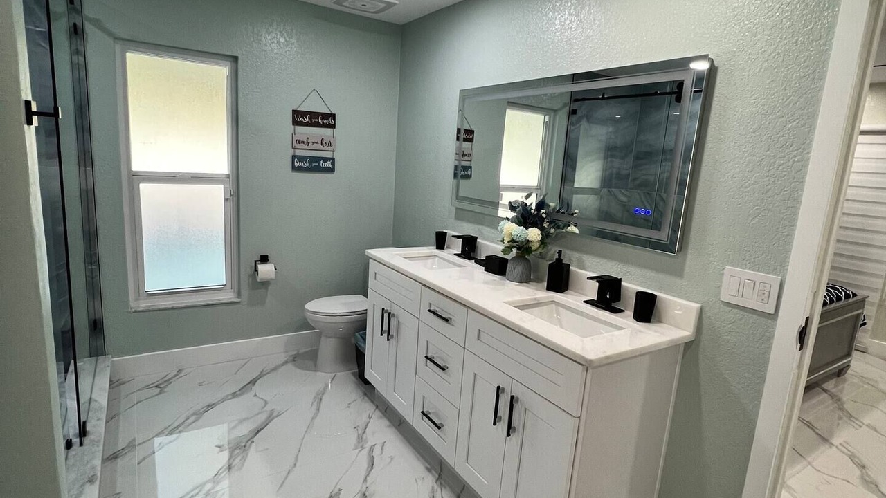 Photo of Bathroom in Lakeview Village