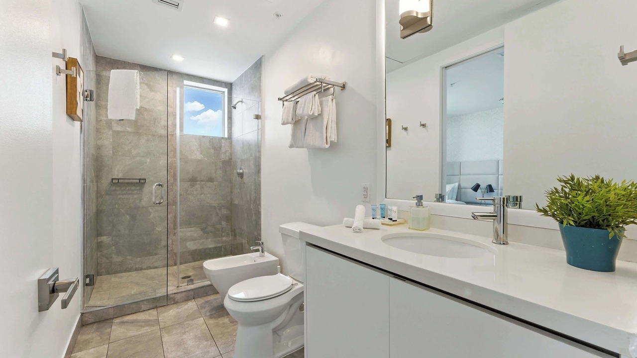 Photo of Bathroom in Flamingo/Lummus