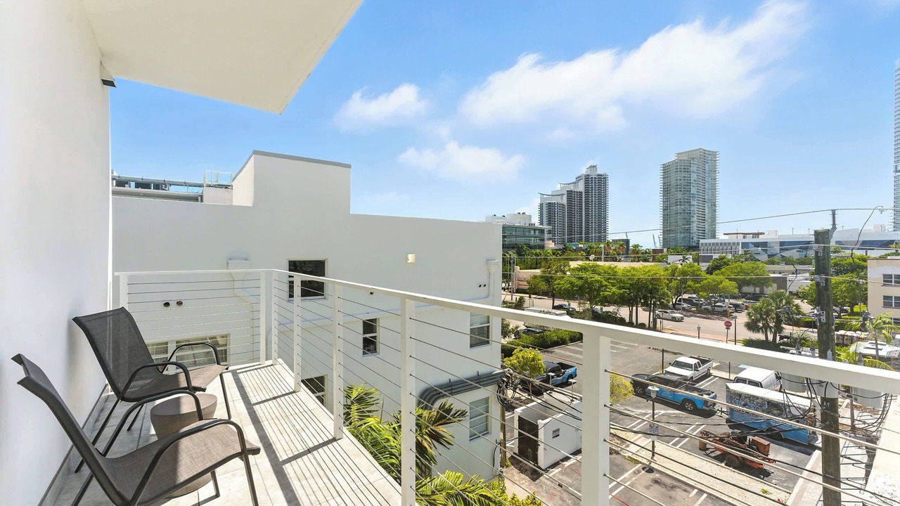 Photo of Patio Balcony in Flamingo/Lummus