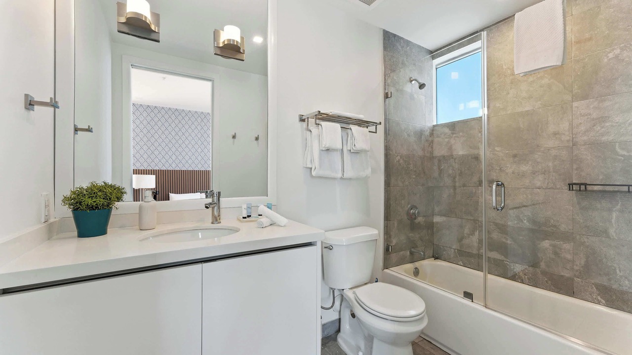 Photo of Bathroom in Flamingo/Lummus