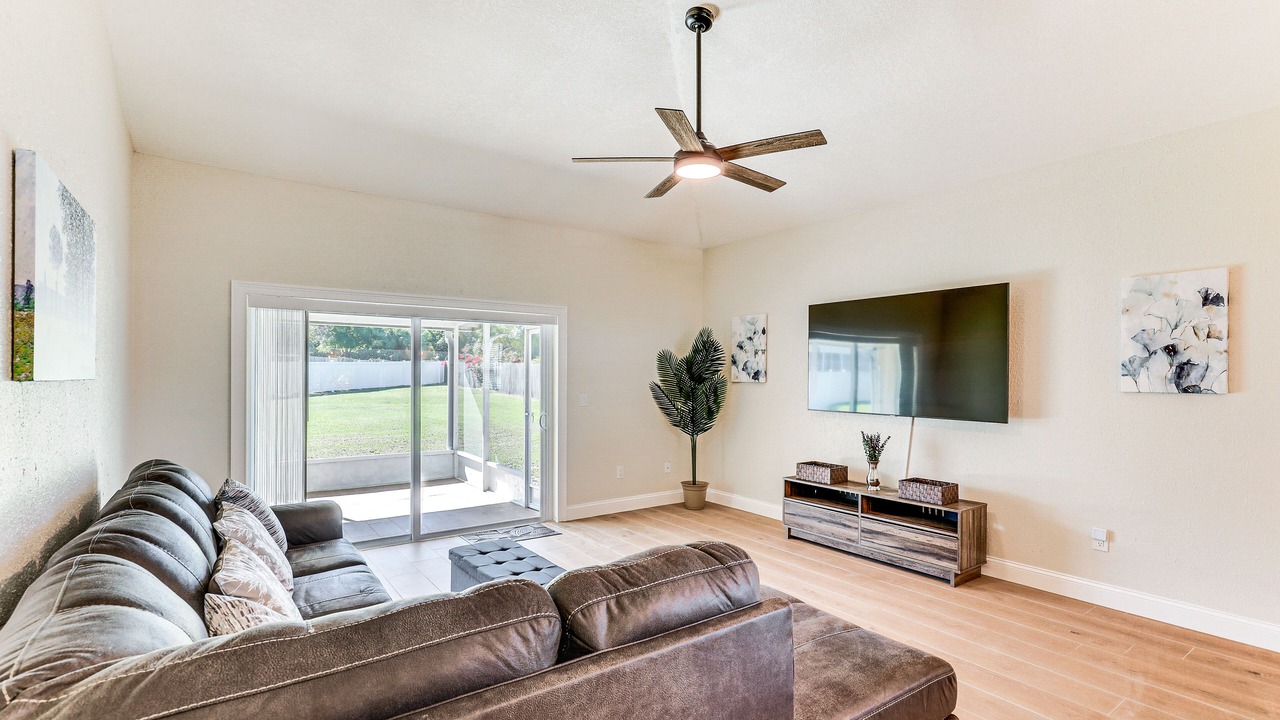 Photo of Livingroom in Valrico