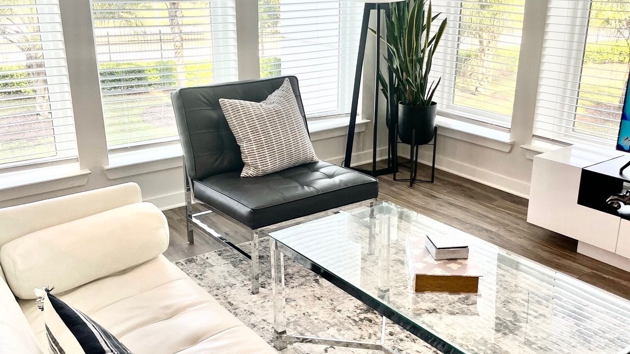 Photo of Livingroom in Baymeadows