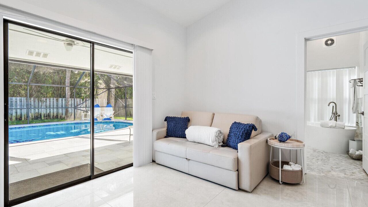 Photo of Livingroom in Inlet District