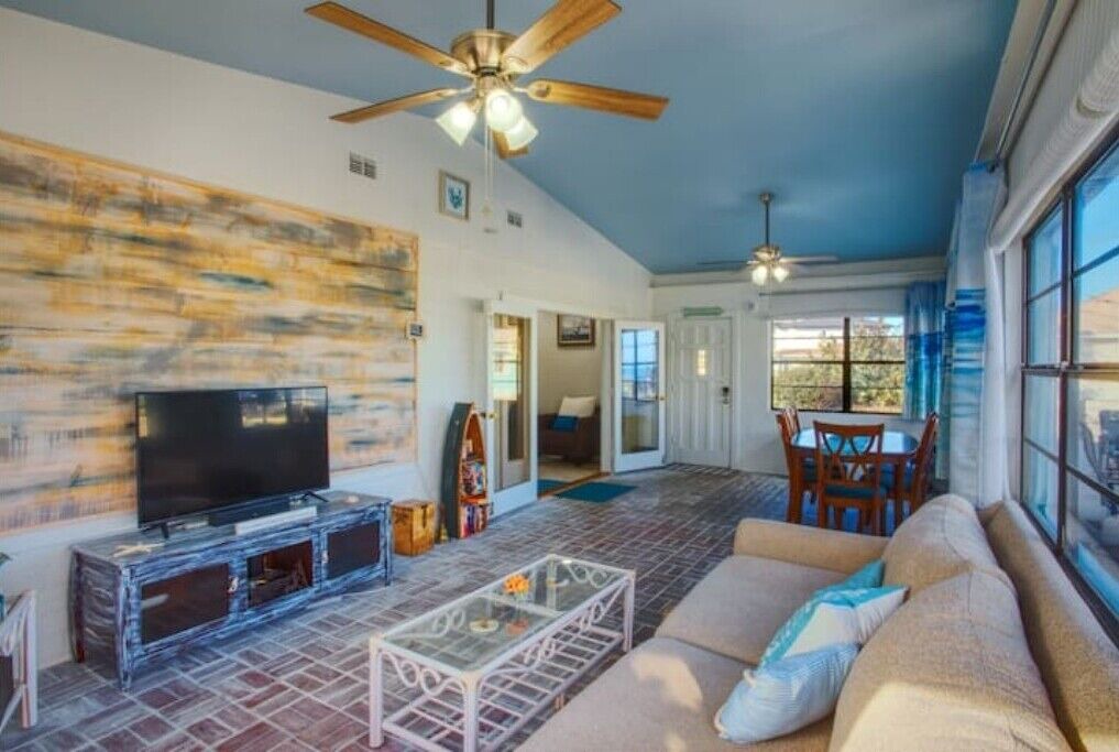 Photo of Livingroom in Ormond-by-the-Sea
