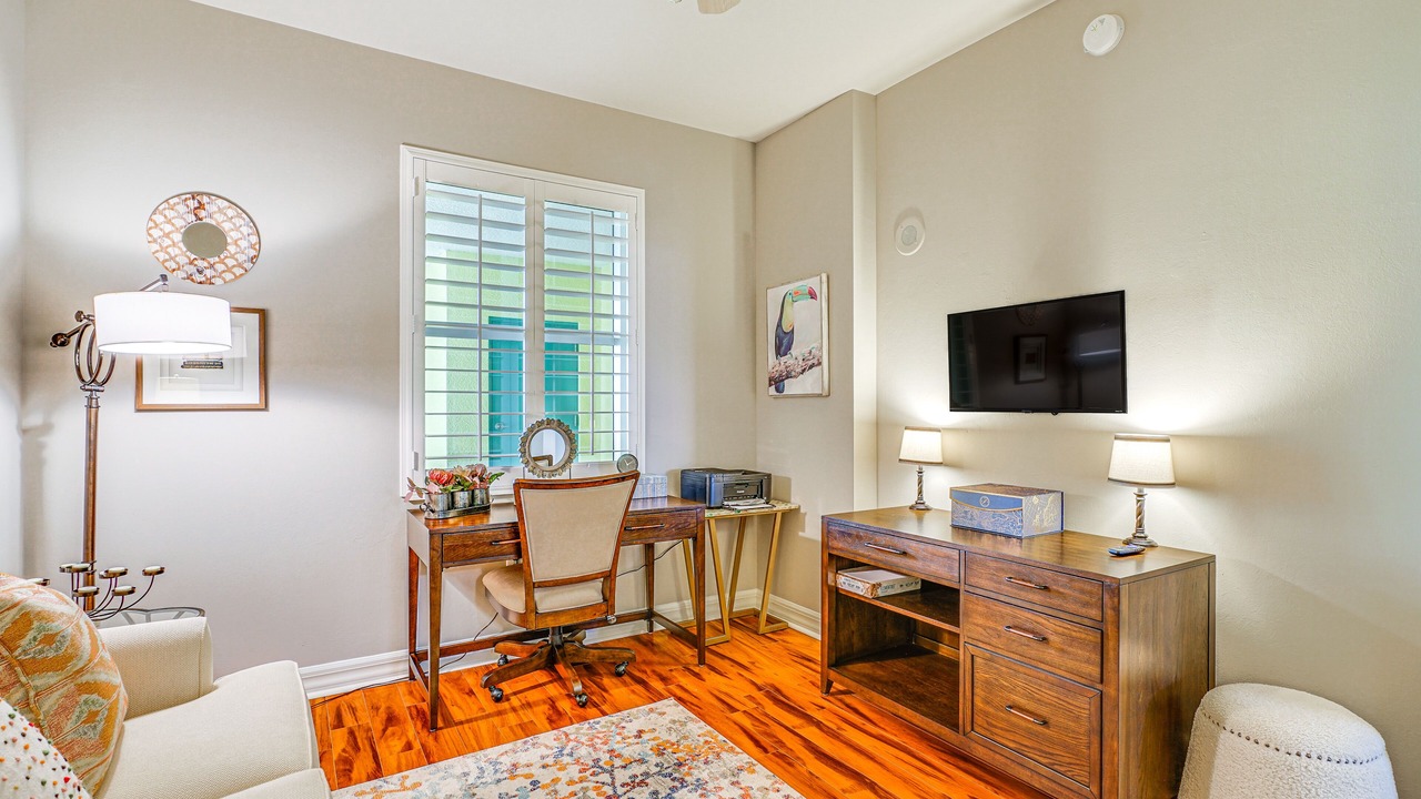 Photo of Livingroom in East 1st Street