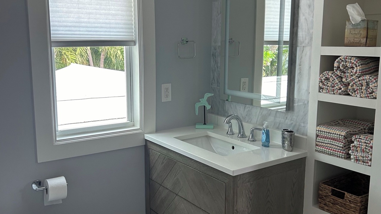 Photo of Bathroom in White St. Gallery