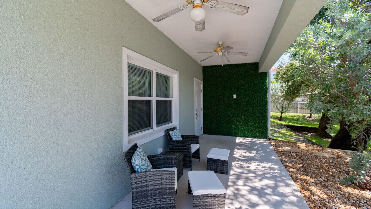 Photo of Patio Balcony in Crescent Beach