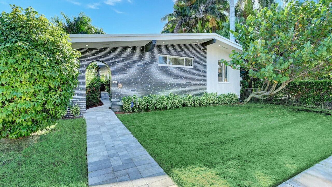 Photo of Outdoor in Hollywood Lakes