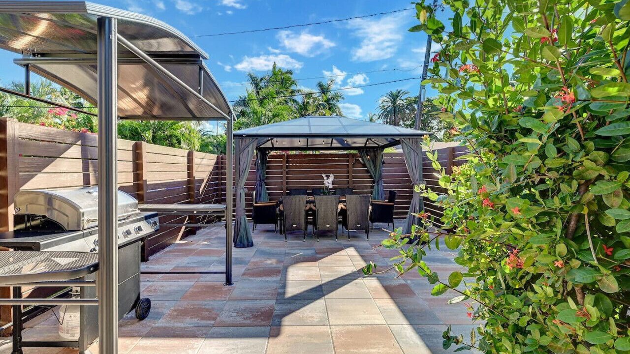 Photo of Outdoor in Hollywood Lakes