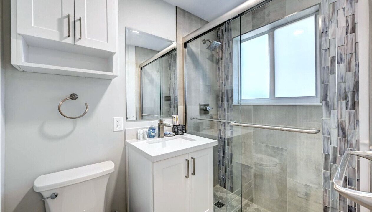 Photo of Bathroom in Hollywood Lakes