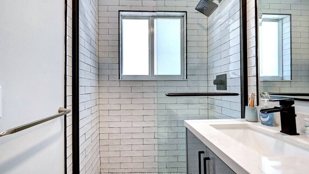 Photo of Bathroom in Hollywood Lakes