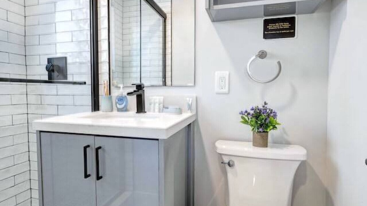 Photo of Bathroom in Hollywood Lakes