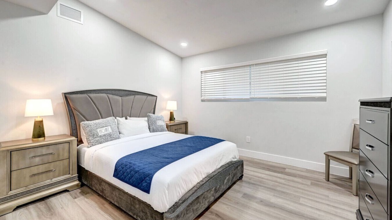 Photo of Bedroom in Hollywood Lakes