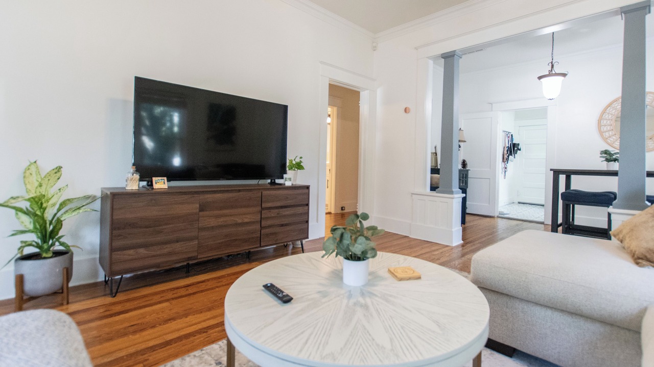 Photo of Livingroom in Historic Uptown