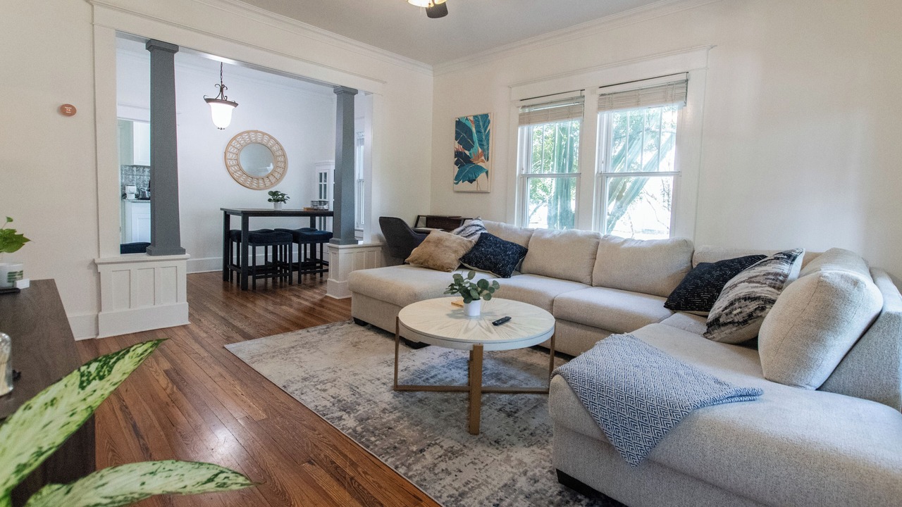 Photo of Livingroom in Historic Uptown