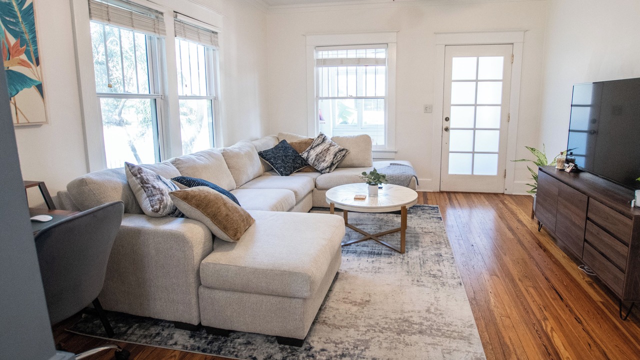 Photo of Livingroom in Historic Uptown