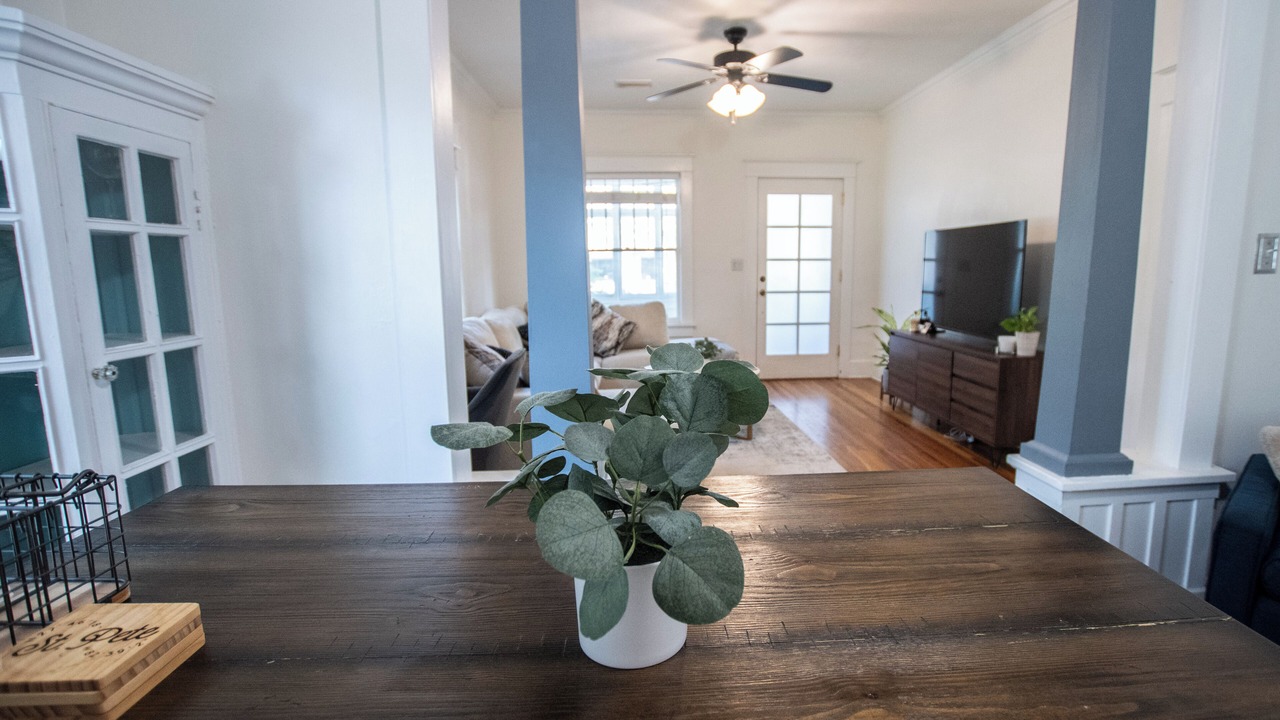 Photo of Livingroom in Historic Uptown