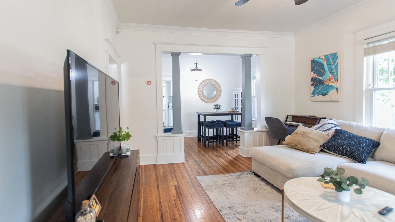 Photo of Livingroom in Historic Uptown