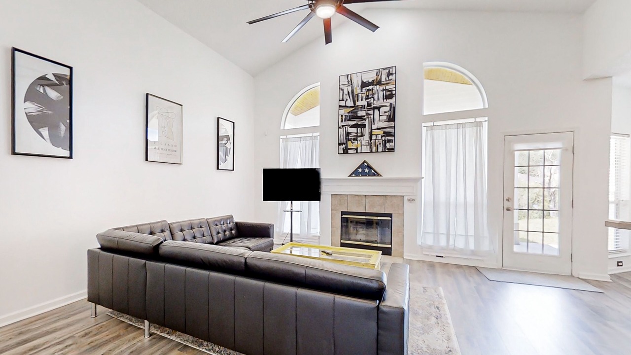 Photo of Livingroom in Westside