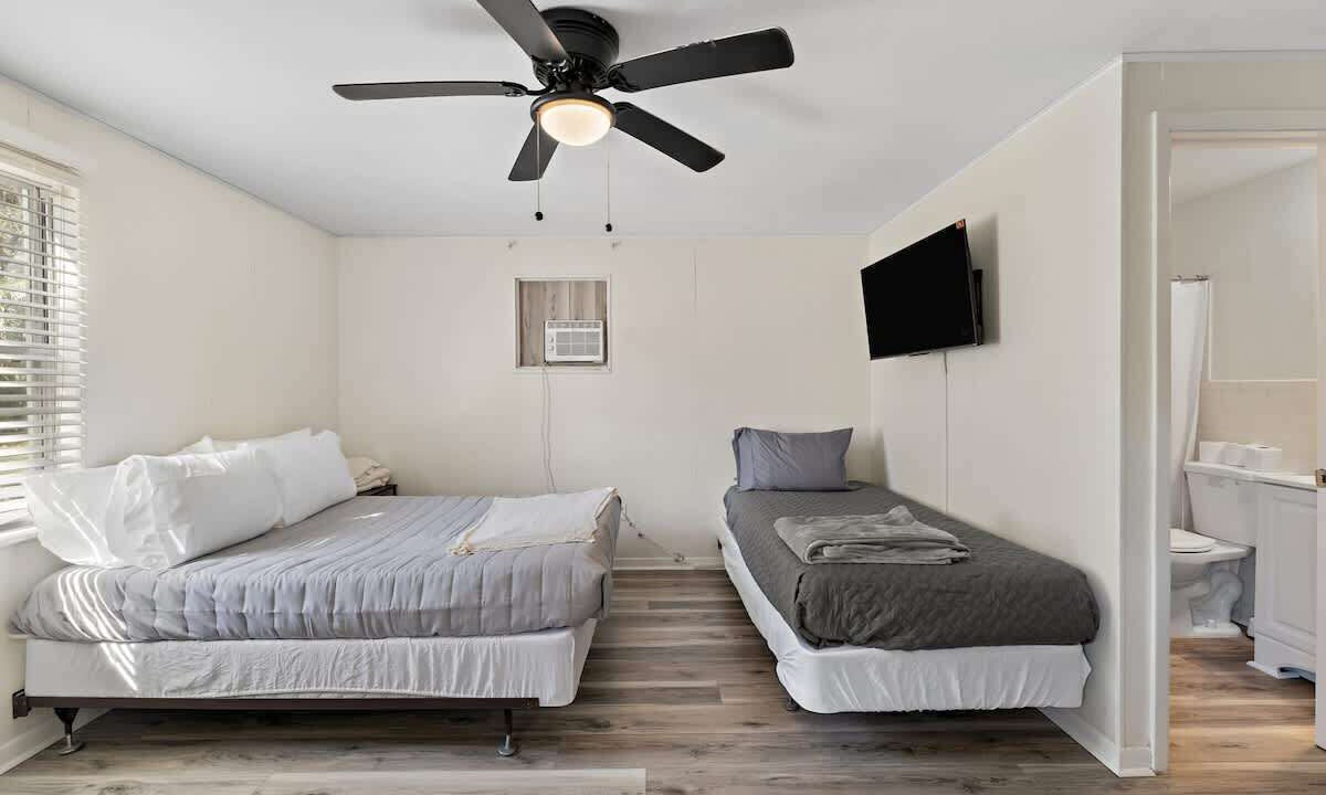 Photo of Bedroom in Chassahowitzka