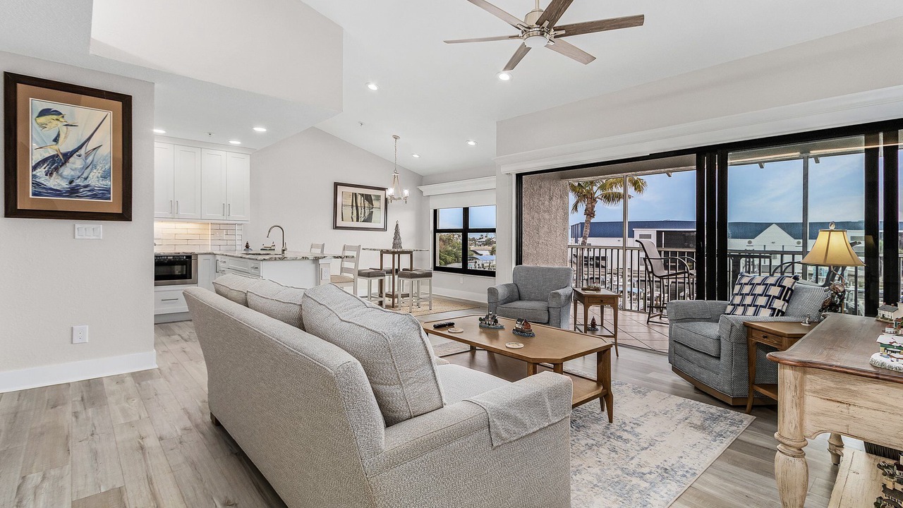 Photo of Livingroom in Bokeelia