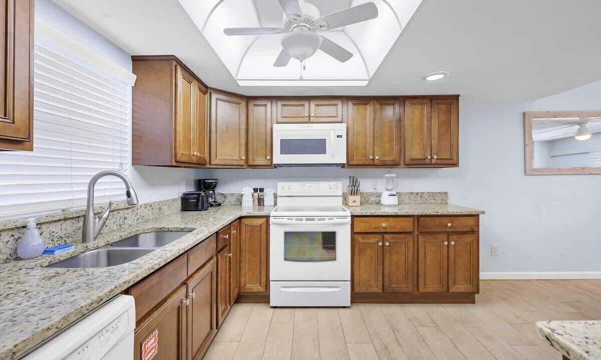 Photo of Kitchen in Avon By The Sea