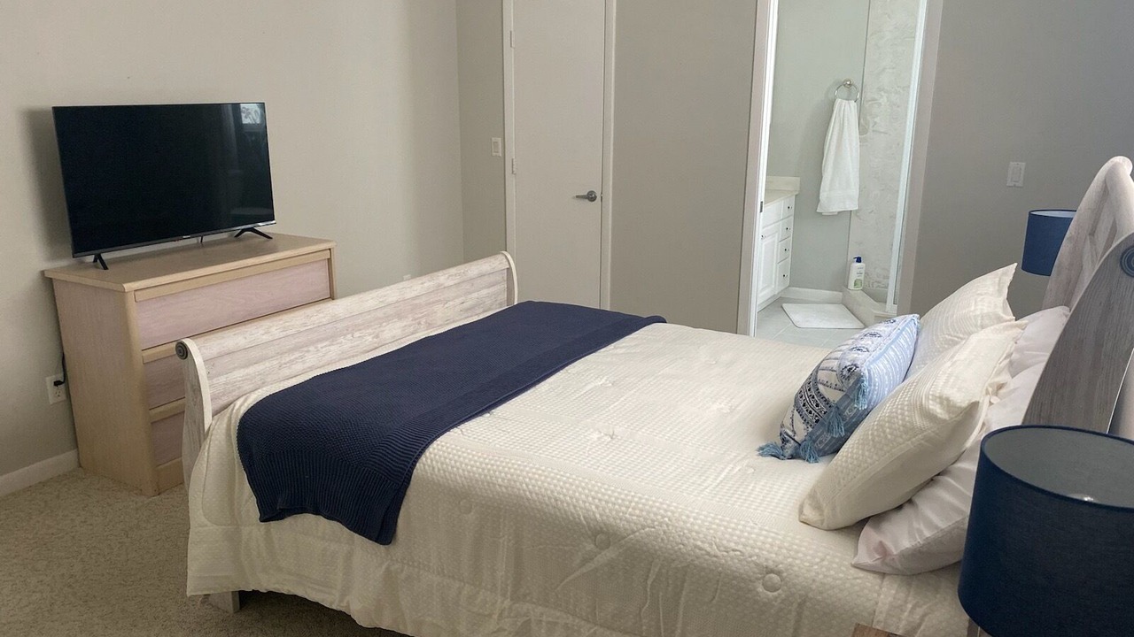 Photo of Bedroom in Golden Beach