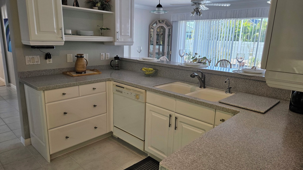 Photo of Kitchen in Golden Beach