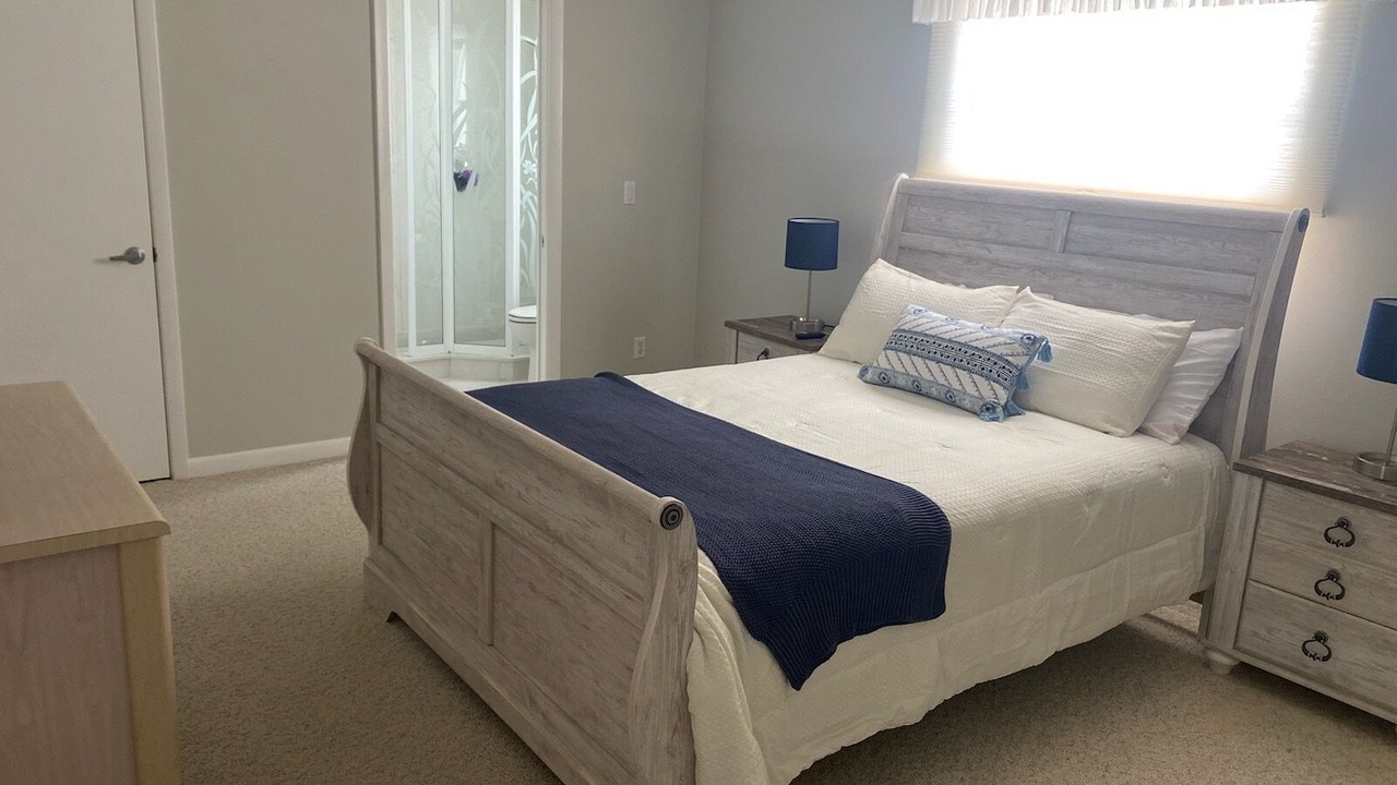 Photo of Bedroom in Golden Beach