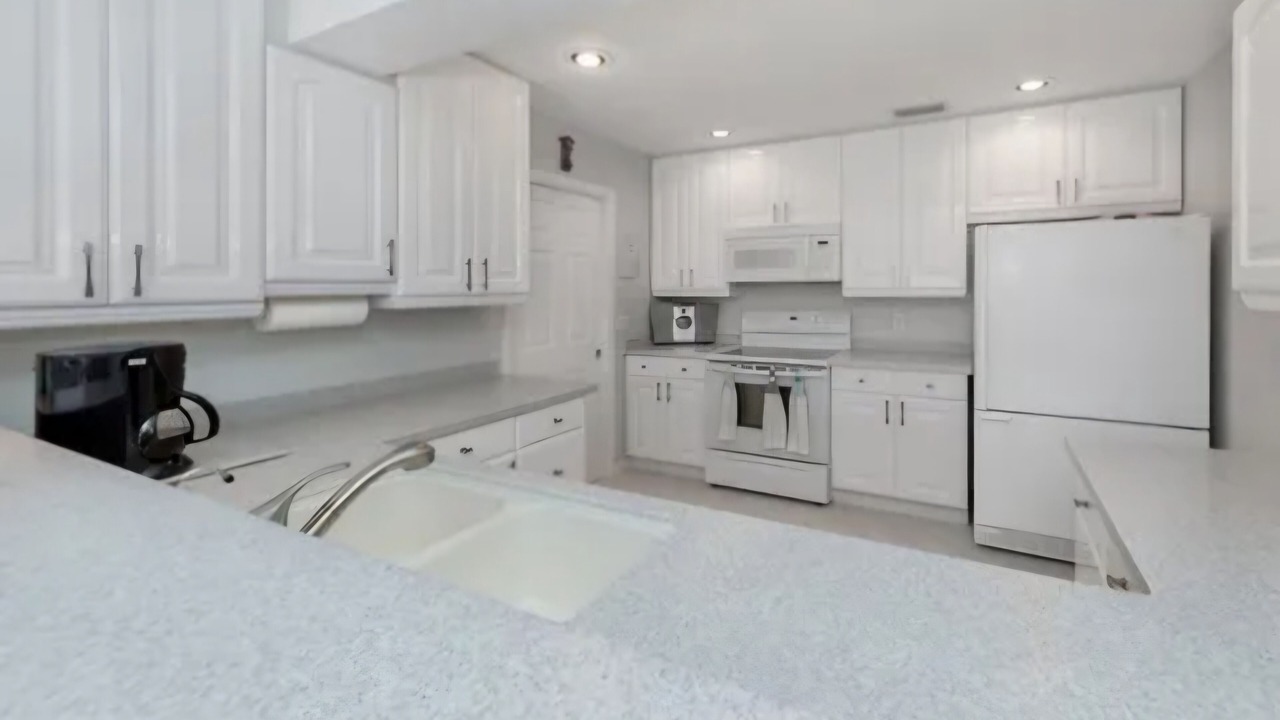 Photo of Kitchen in Golden Beach