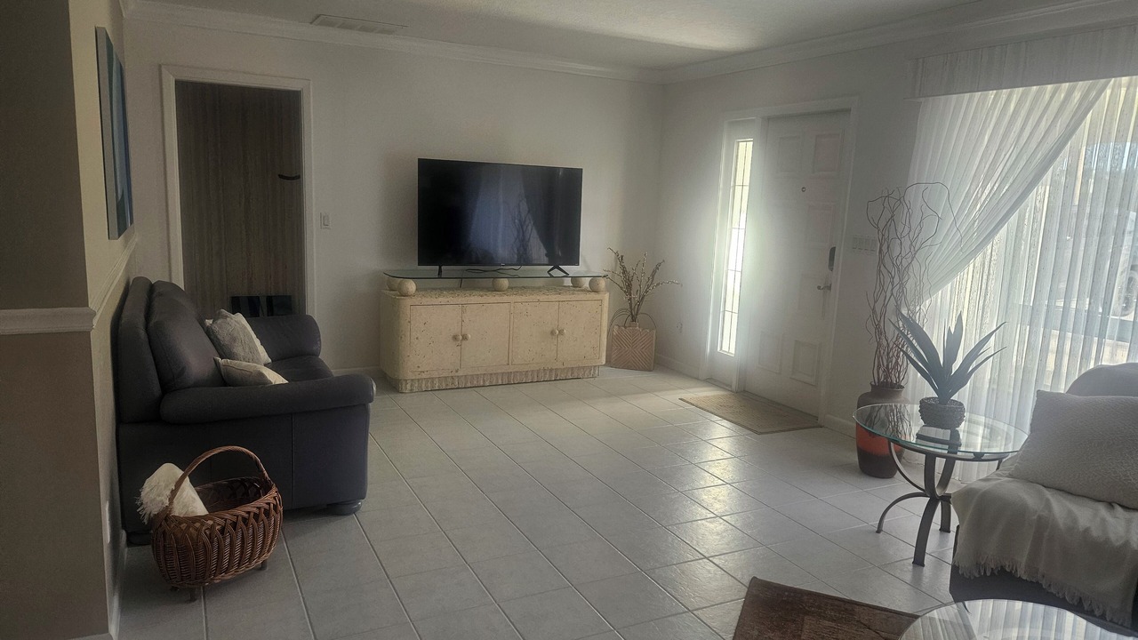 Photo of Livingroom in Golden Beach