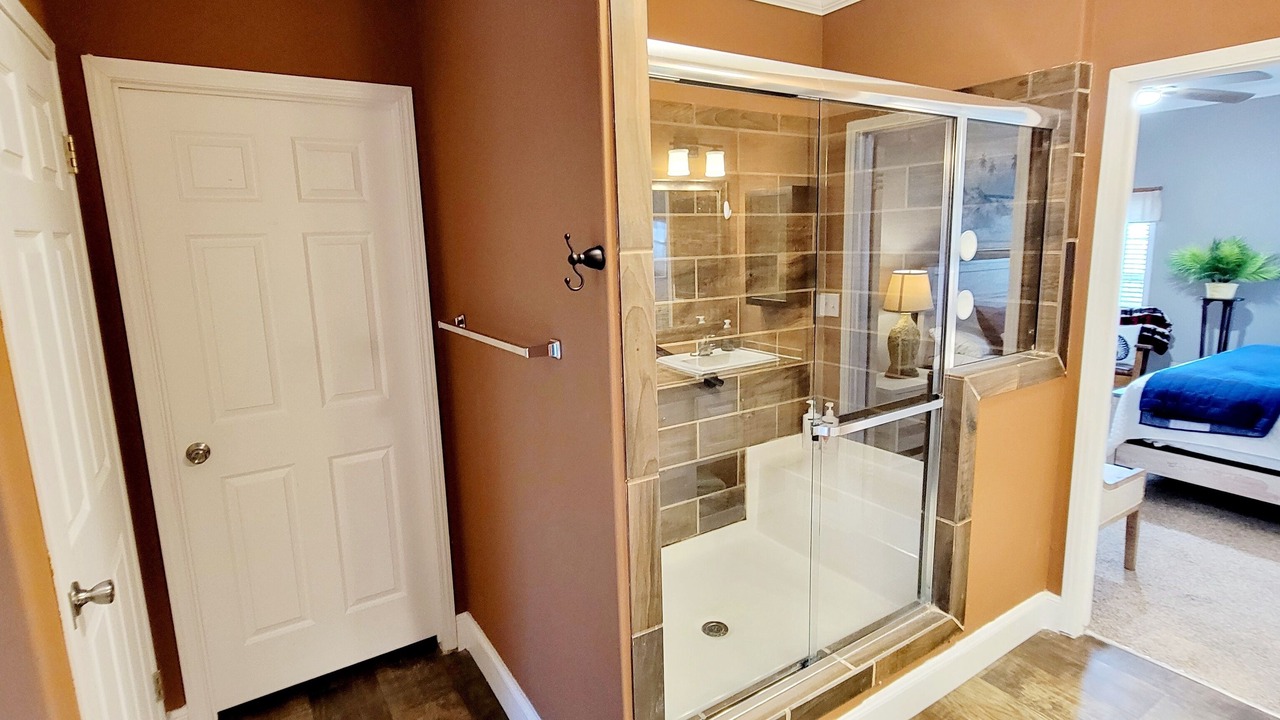 Photo of Bedroom in Edgewater
